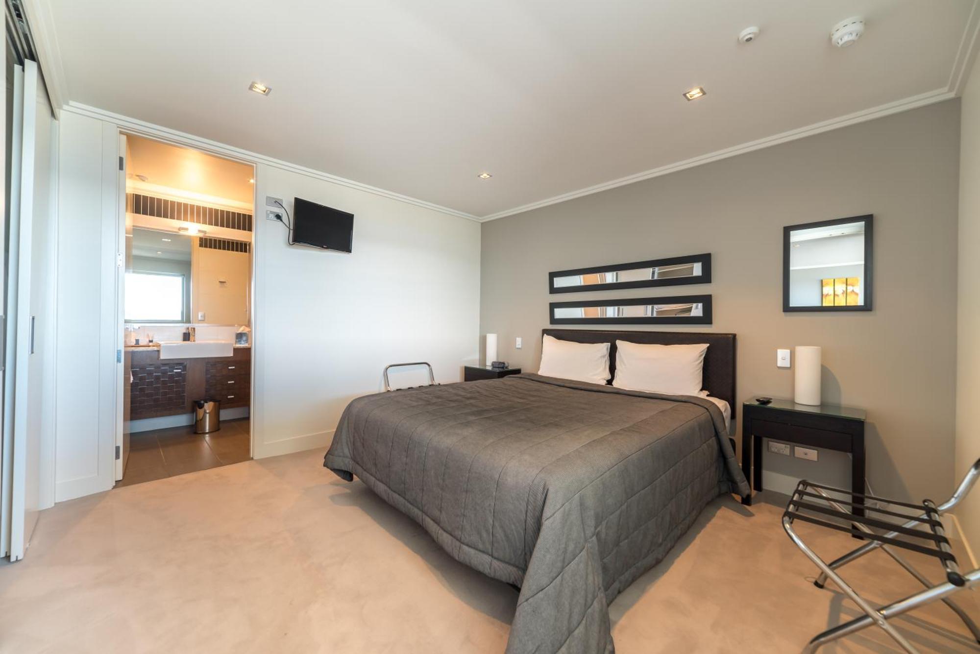 Sacred Waters Taupo Aparthotel Exterior photo A bedroom in a hotel