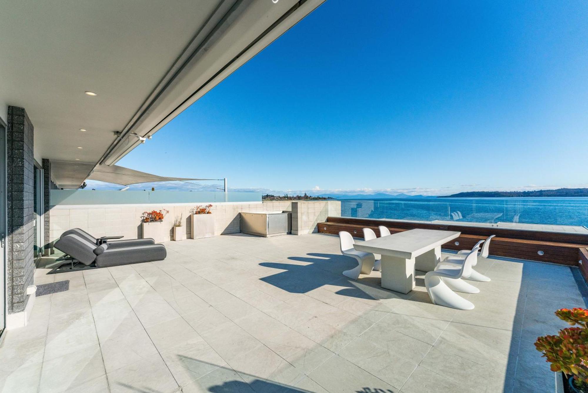 Sacred Waters Taupo Aparthotel Exterior photo Rooftop terrace