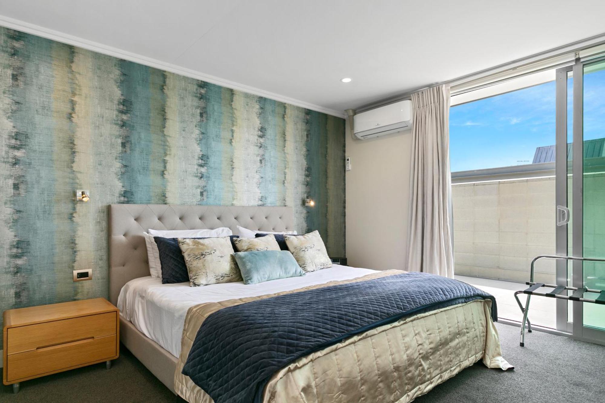 Sacred Waters Taupo Aparthotel Exterior photo A bedroom with a bed