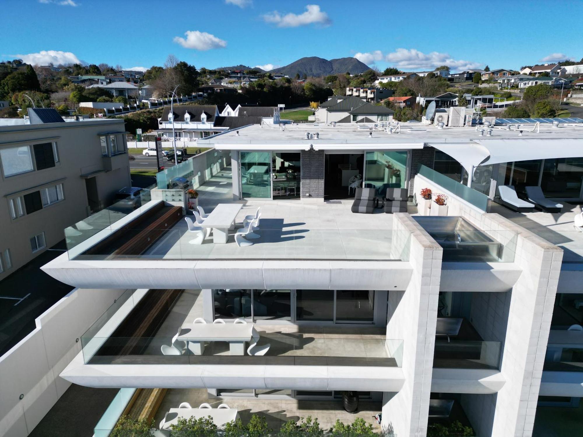 Sacred Waters Taupo Aparthotel Exterior photo The penthouse at 100 on Oxford
