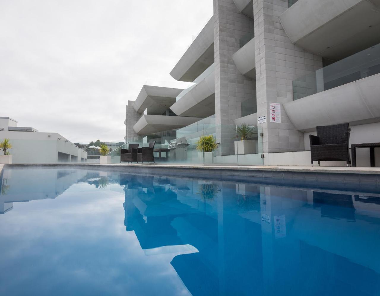 Sacred Waters Taupo Aparthotel Exterior photo The swimming pool at the hotel
