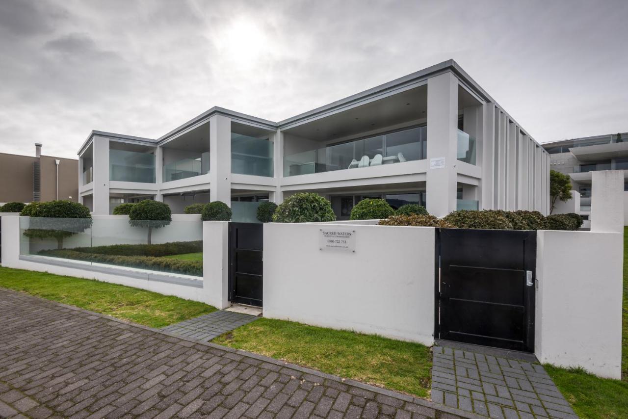 Sacred Waters Taupo Aparthotel Exterior photo A house in the suburb of Point Piper