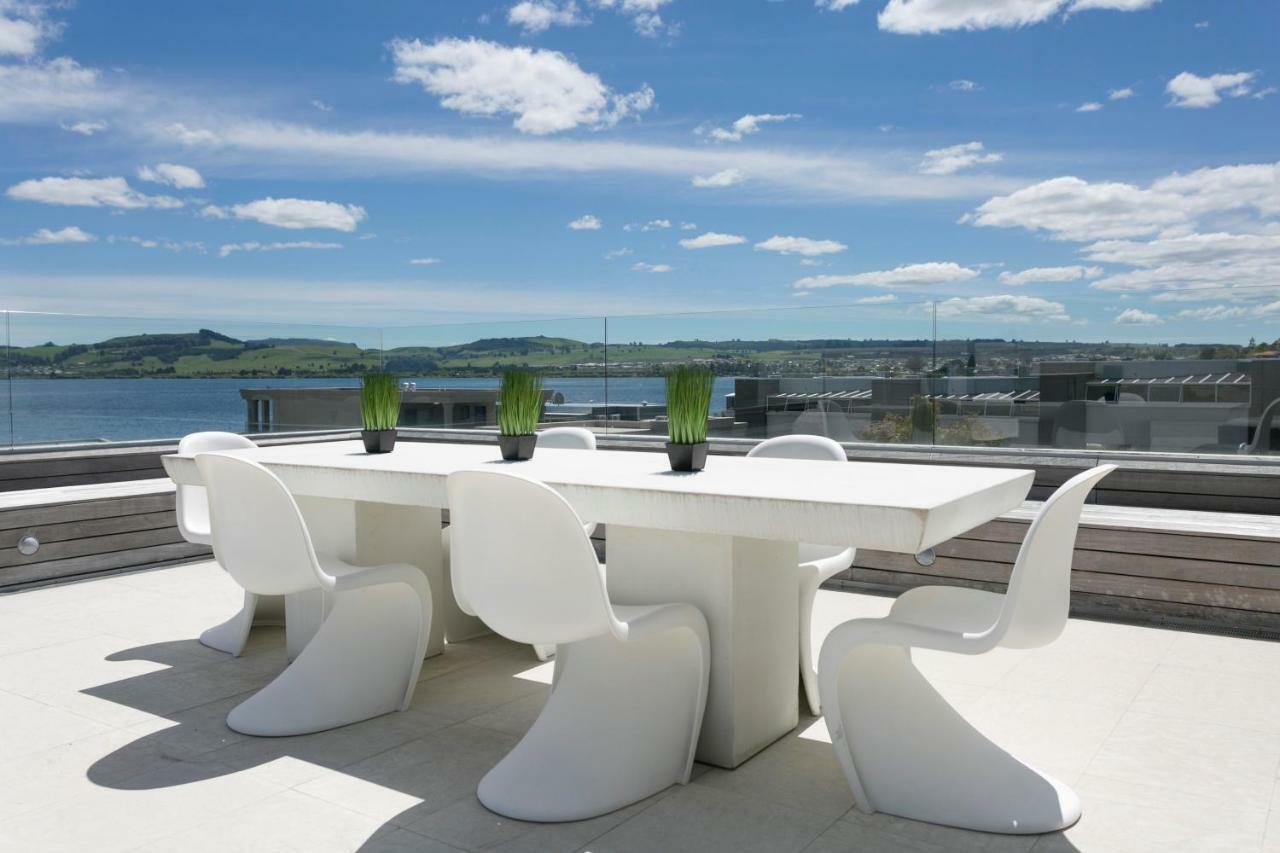 Sacred Waters Taupo Aparthotel Exterior photo Box stacking table