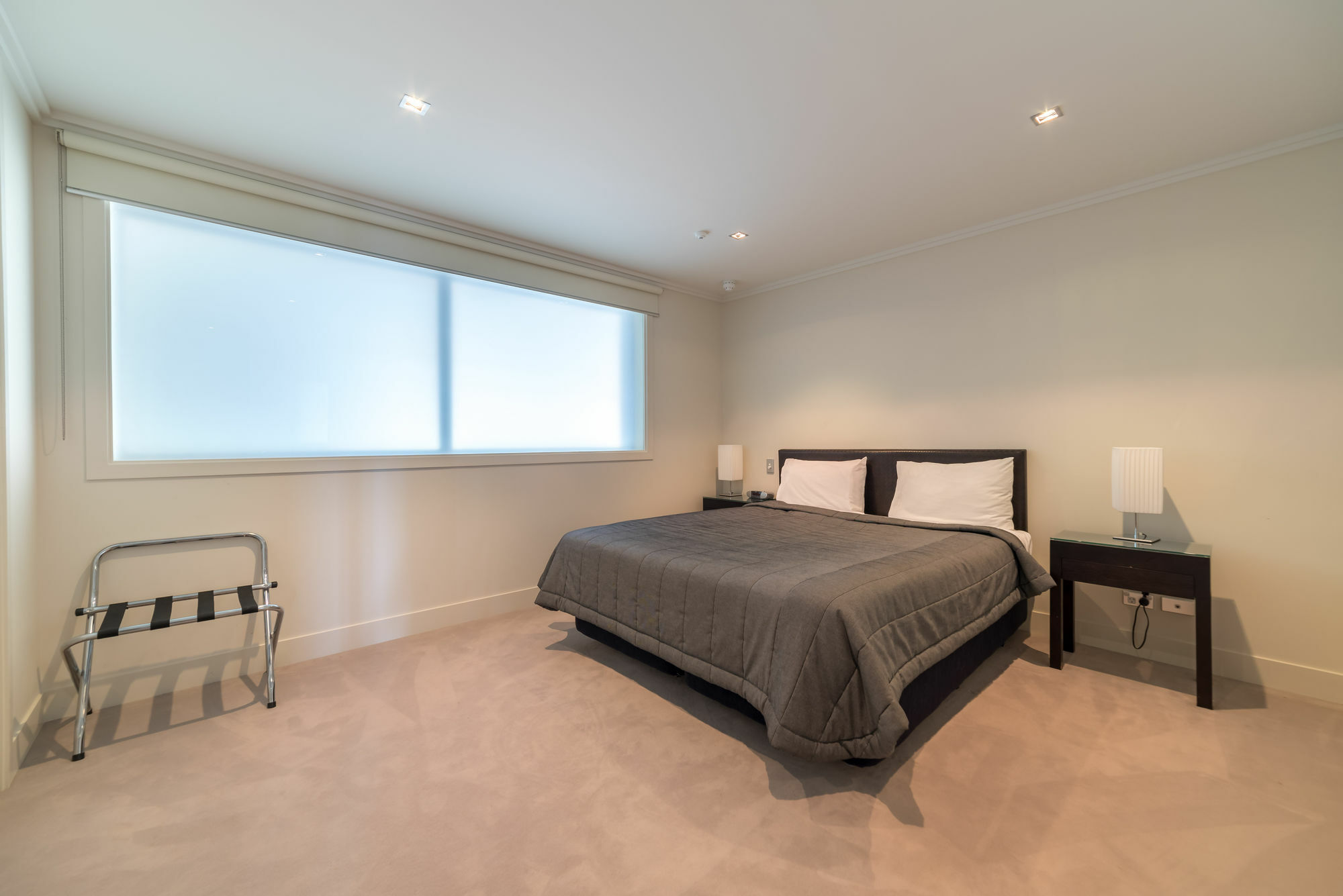 Sacred Waters Taupo Aparthotel Exterior photo A bedroom with a bed, a chair and a bedside table