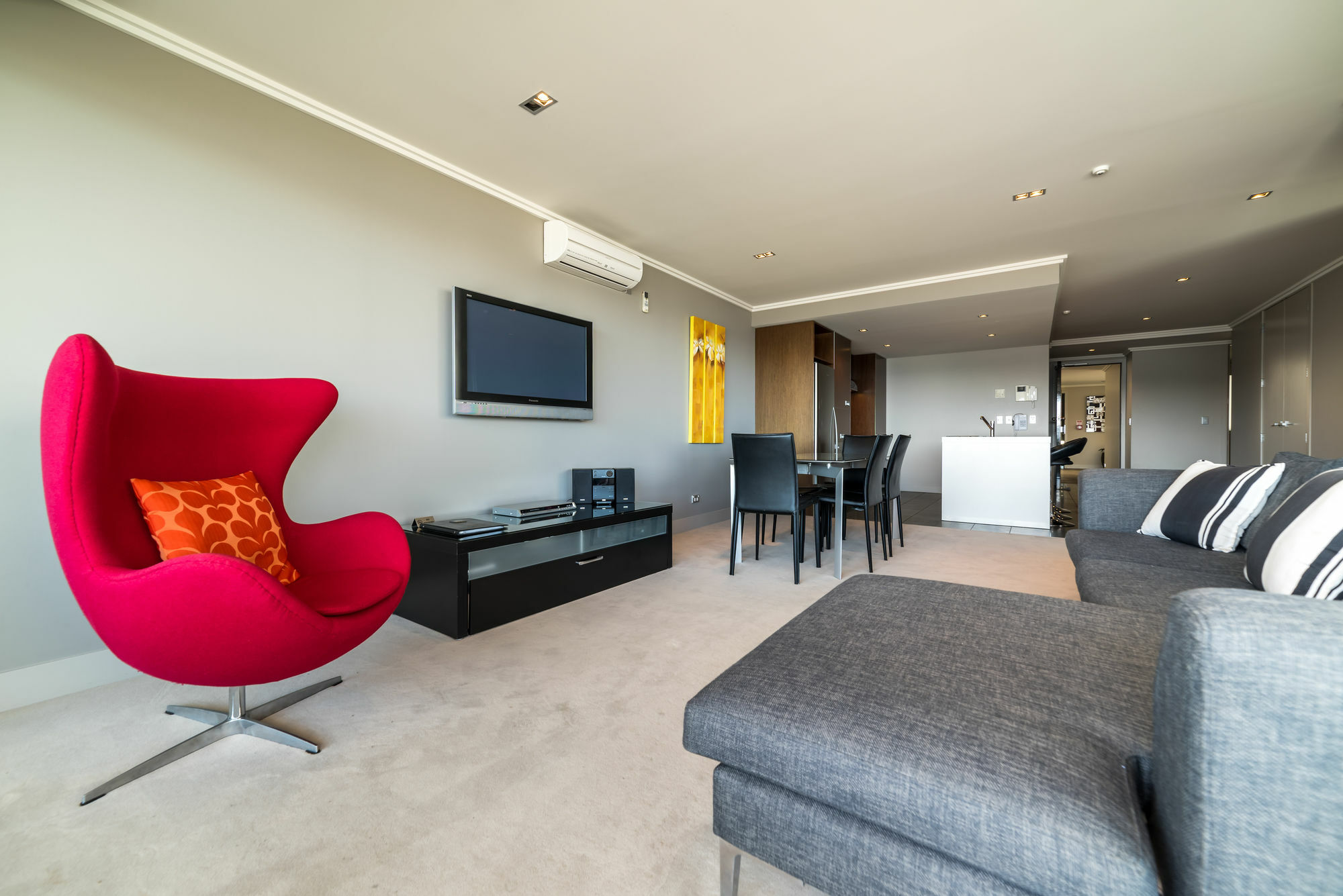 Sacred Waters Taupo Aparthotel Exterior photo A living room in a modern apartment